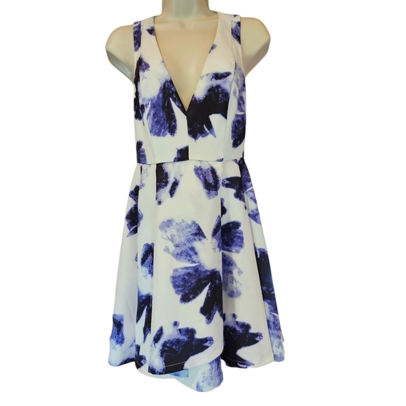 LULU'S "Seeing Chic" Women's Blue & Ivory Skater Halter Mini Dress Size S - Picture 2 of 12